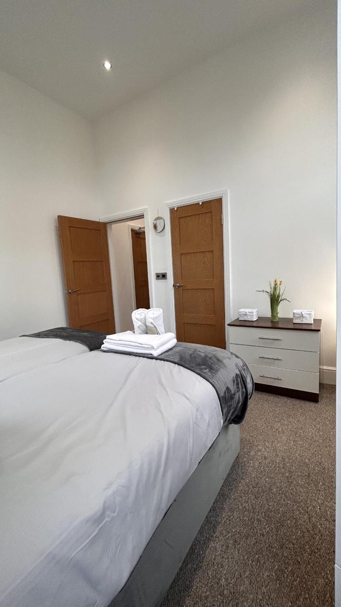 Cozy 1-Bedroom Apartment In The Heart Of Barnsley Town Centre Zewnętrze zdjęcie